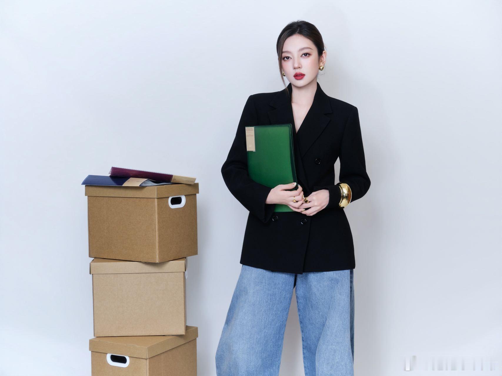 何瑞贤 美了笑了舞了嗓子哑了笑不活了！何瑞贤线下美到发光，结果一开口嗓子哑了，被