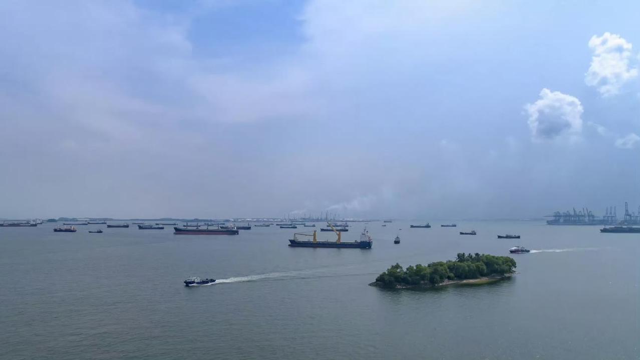 因为看到波斯在霍尔木兹收费小赚了一笔，所以印尼财长普尔巴亚就表示了，印尼方面正在