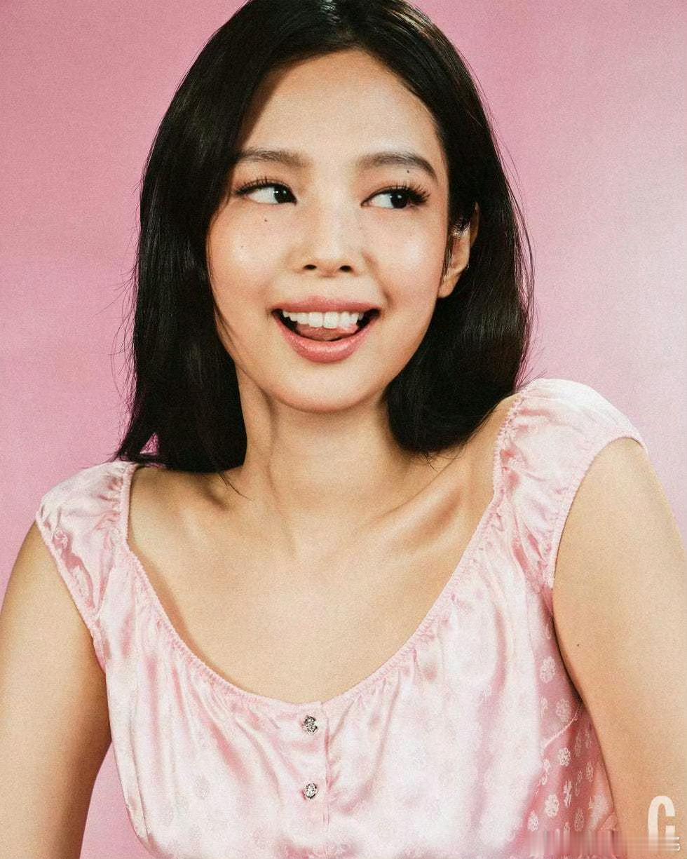Jennie解锁美版 Cosmopolitan 秋季新刊 ，母刊六封面，蛮强的。