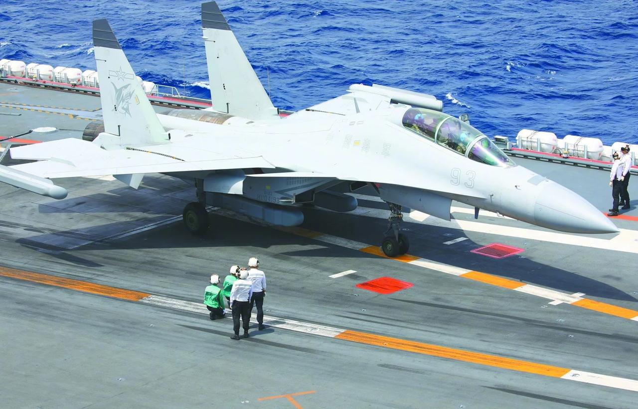 歼-15D“咆哮鲨”美图分享
真的帅啊
武器装备 航空航天 军事 战斗机 J15