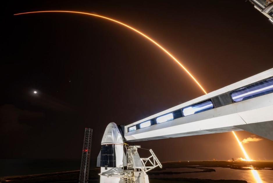 太空惊魂！星链卫星突发爆炸失联，数十碎片威胁近地轨道安全
 
12月17日，Sp