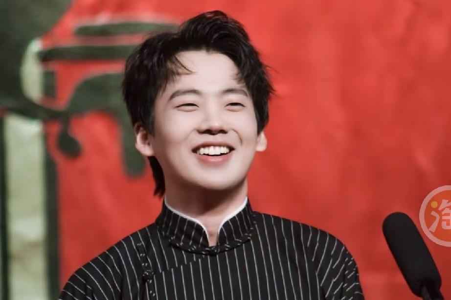 全网刷屏！郭麒麟疑似新恋情曝光，一顿麻辣烫圈粉无数
 
9月8日，郭麒麟新恋情话