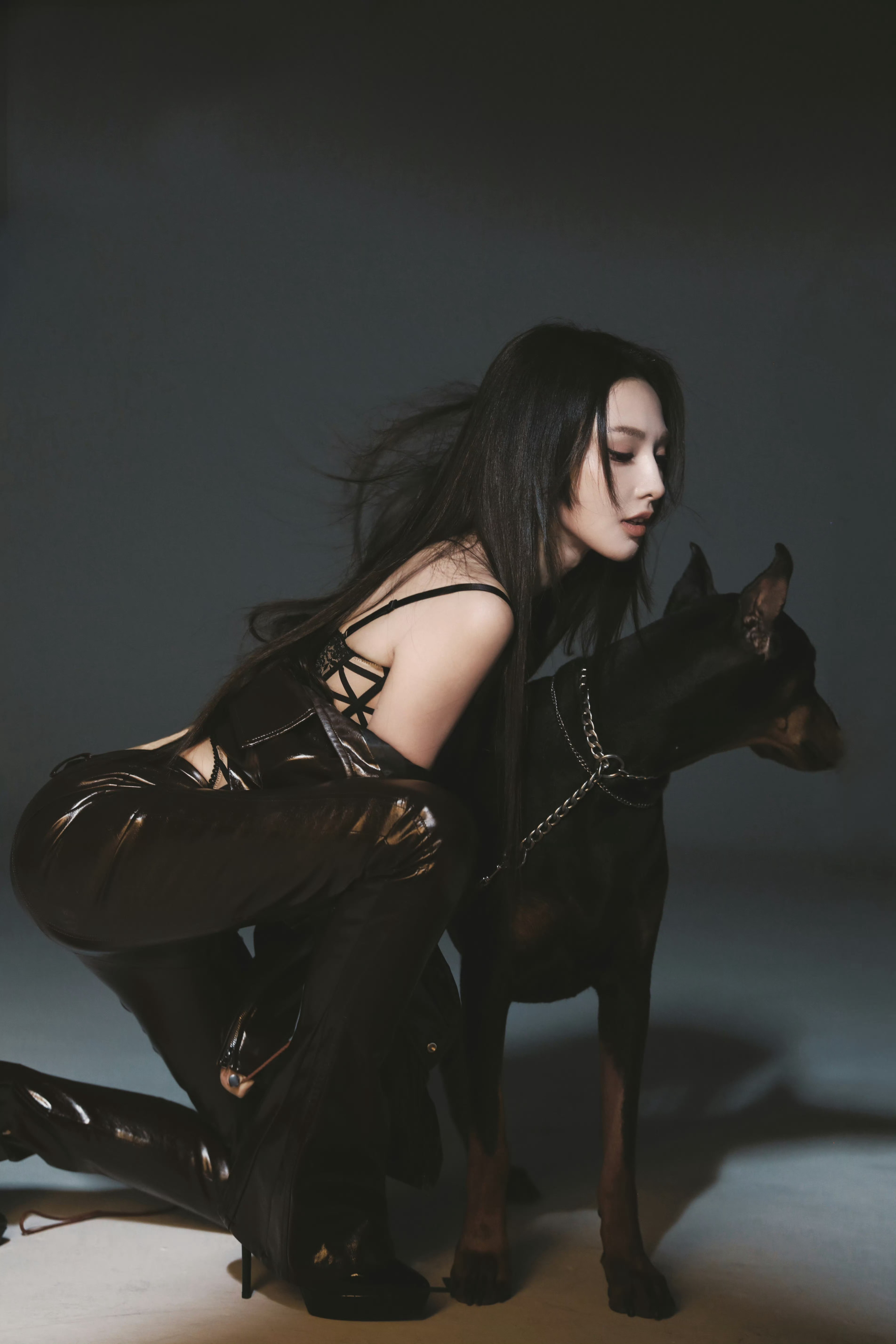 每一瞬都是冷飒张力，新发型也可以切换风格，好美