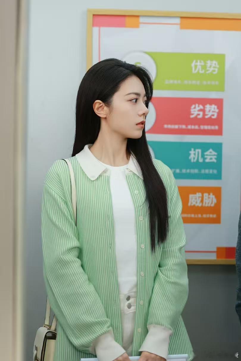 聂曦光在上进和上班之间选择了上香 打工人聂曦光被林屿森折腾得够呛，天天一堆活儿，