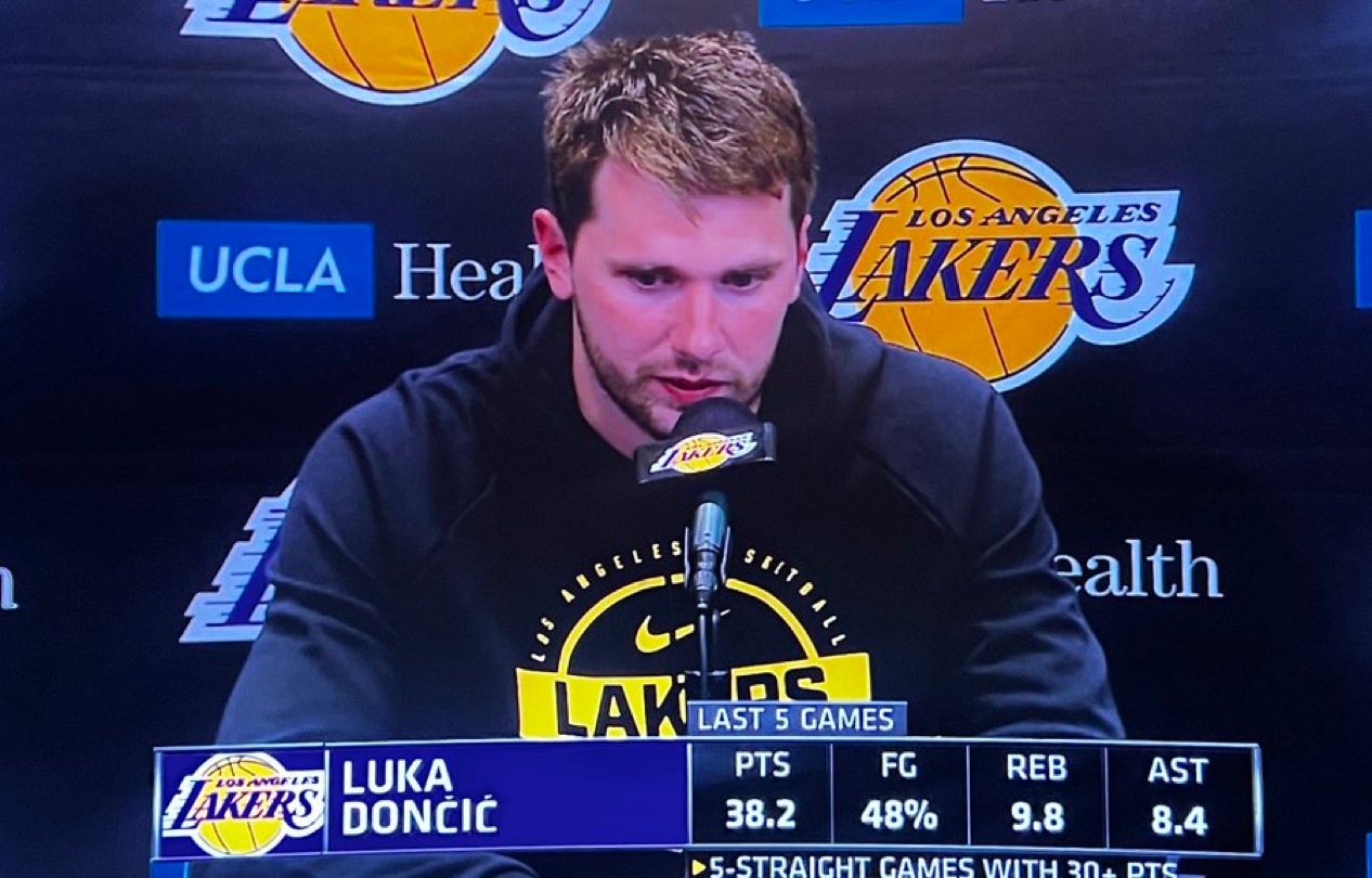 卢卡对勒布朗表达了敬佩之情：“他那样（飞身扑救），那种对胜利的执着，真是不可思议