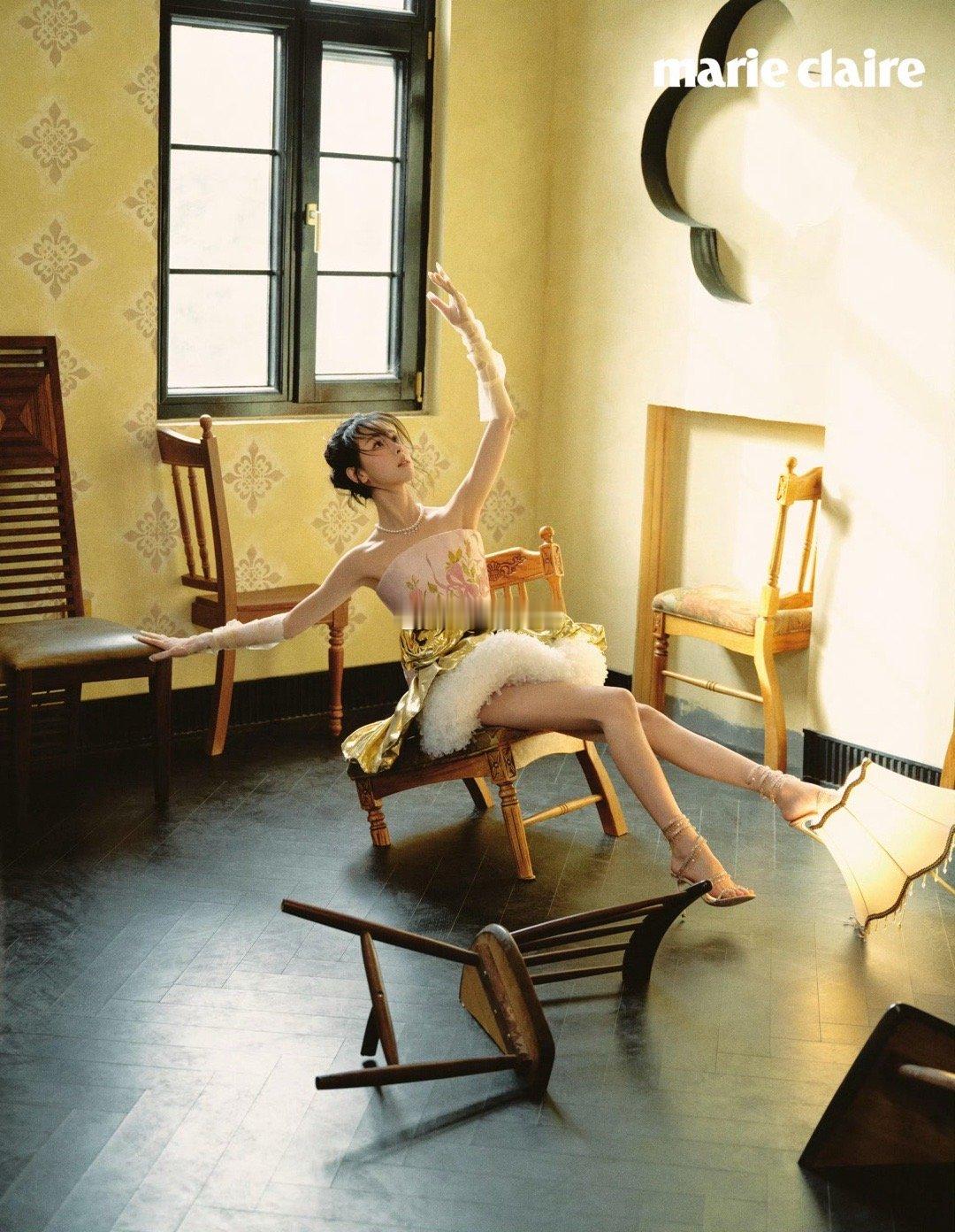 破界封神！陈都灵首穿 Rahul Mishra 2025秋冬高定，清冷书卷气与春