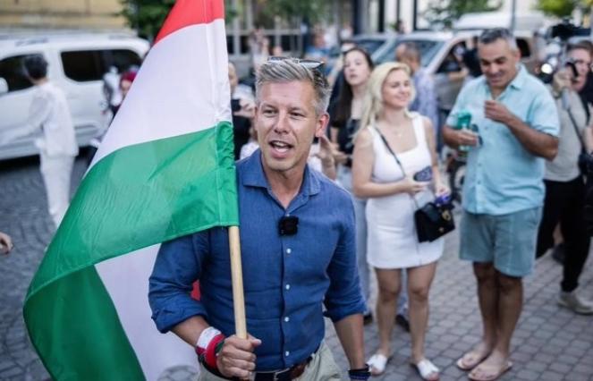 匈牙利新当选总理毛焦尔·彼得发表胜选演说：“匈牙利将再次成为了欧盟和北约强大的盟