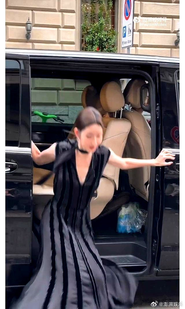 王玉雯 王姐怎么又摔了内娱活人天花板非王玉雯莫属！又双叒摔跤却秒变名场面，摔倒先