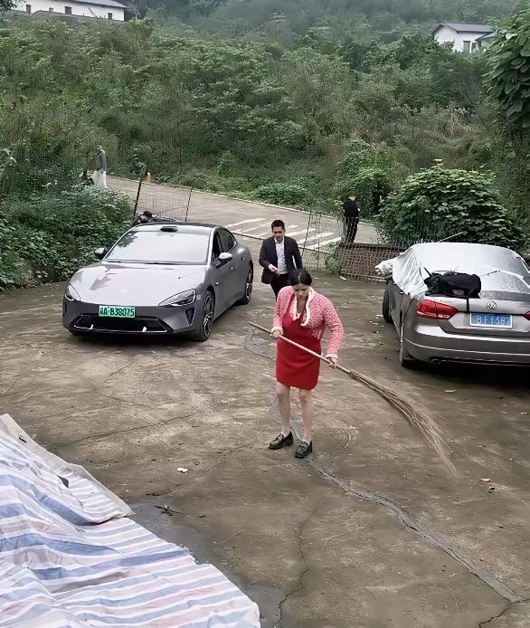 这小子一个月回来三趟，每次都有不一样的理由，这样的男人会有出息吗？