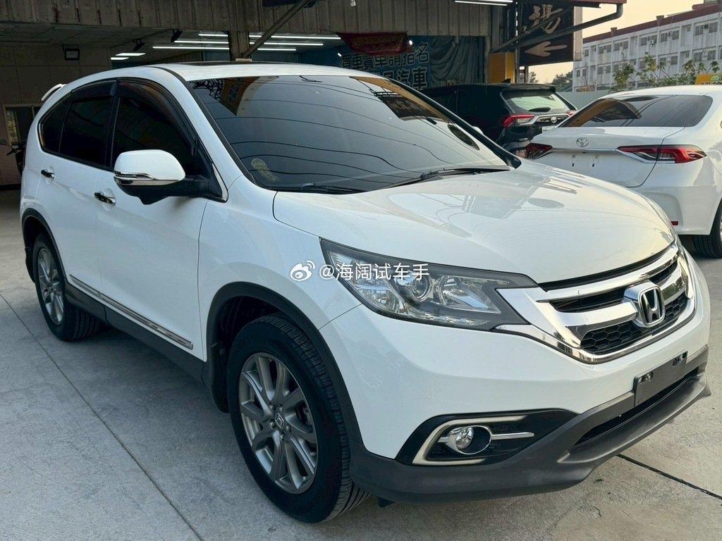 台湾省本田CRV，这是2015年上的牌，2.4+自动挡+前驱，跑了13.9万公里