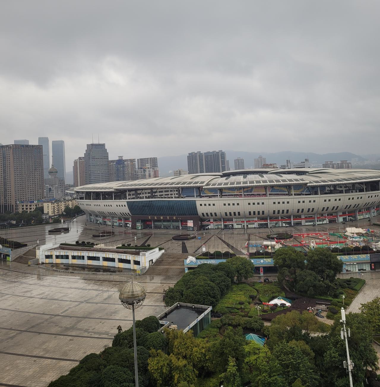 2026央视春晚节目单剧透！但90后00后看春晚吗？

几年前春节我们全家去香港