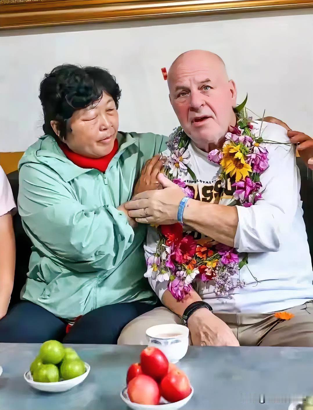 很多网友好奇，赛考斯跨越万里赴中国赴约，路费吃住是谁承担？
​​这个问题问到了点