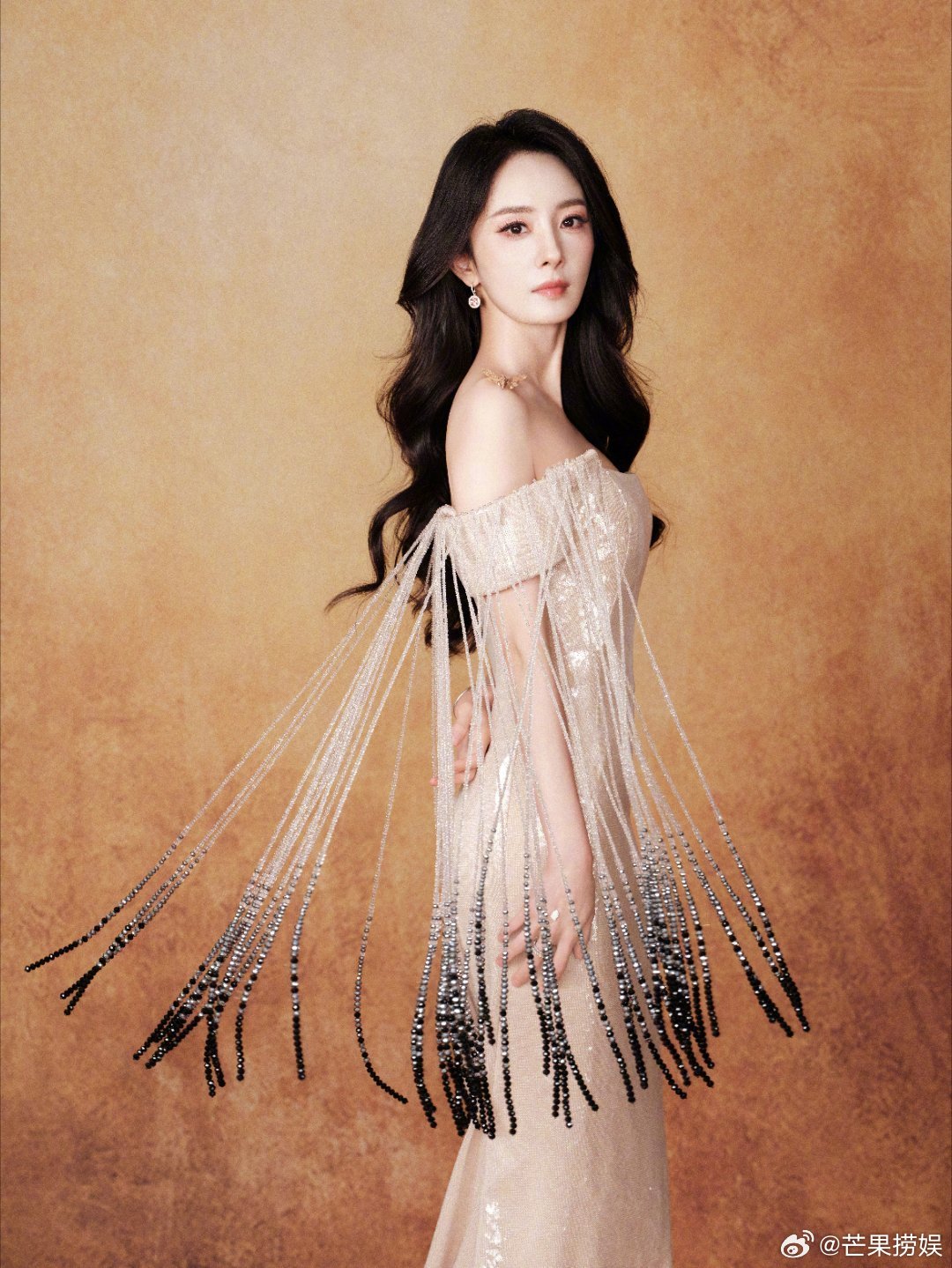 杨幂2025商业效能评估断层幂姐就这样牛啊女王之姿 就这样轻轻松松断层杨幂