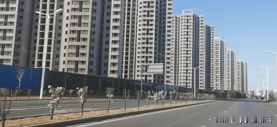 河北省石家庄市的中部，滹沱河的北岸，有一个总面积486平方公里，总人口55万人的