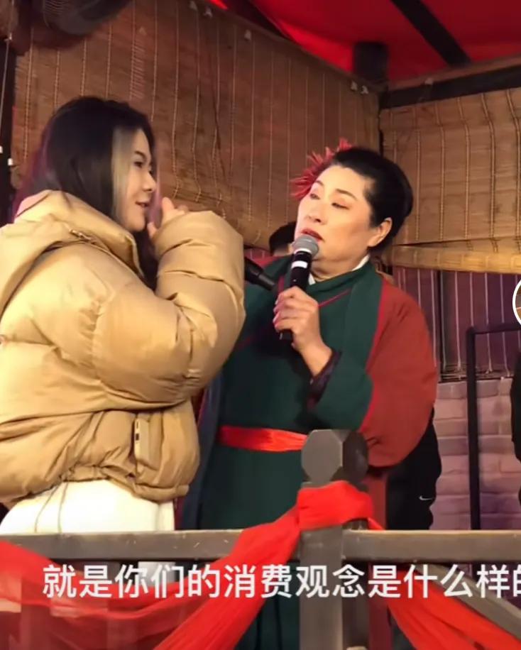 25岁美女上王婆相亲，问男嘉宾消费观念，只有最后一位说出实话。

近期，在王婆相