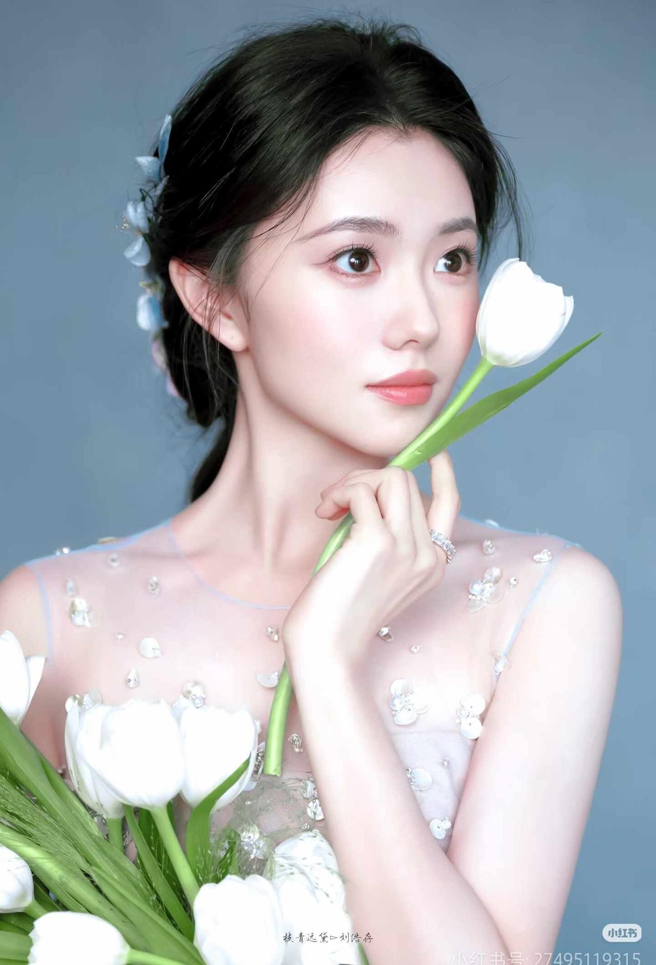 想说的如图所示 神仙颜值刘浩存