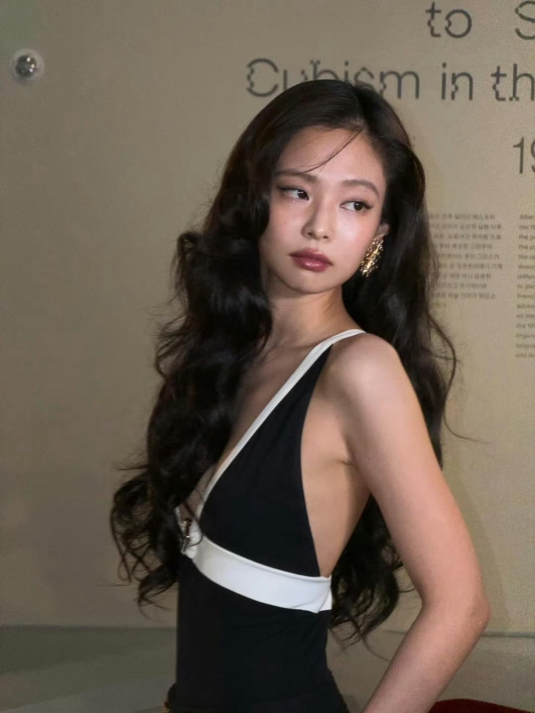 jennie fans在Lisa世界杯歌曲遭抵制上建设lisa ing…，谁ww
