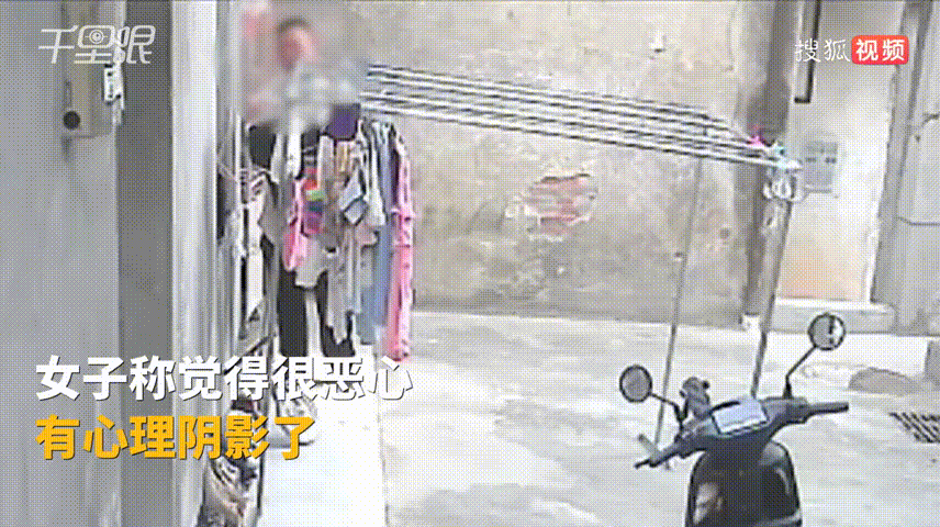 “太恶心了！”湖北咸宁。一男子偷拿院内一条内裤后，对着院墙自慰，被监控全程记录。