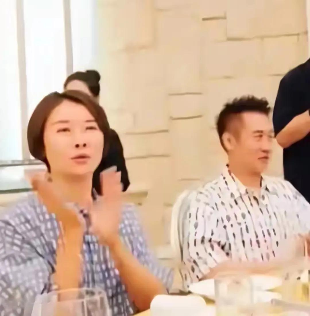 黄志忠与前妻何音离婚，有人说是因为柯蓝，但黄志忠与柯蓝2011一2019年年间以
