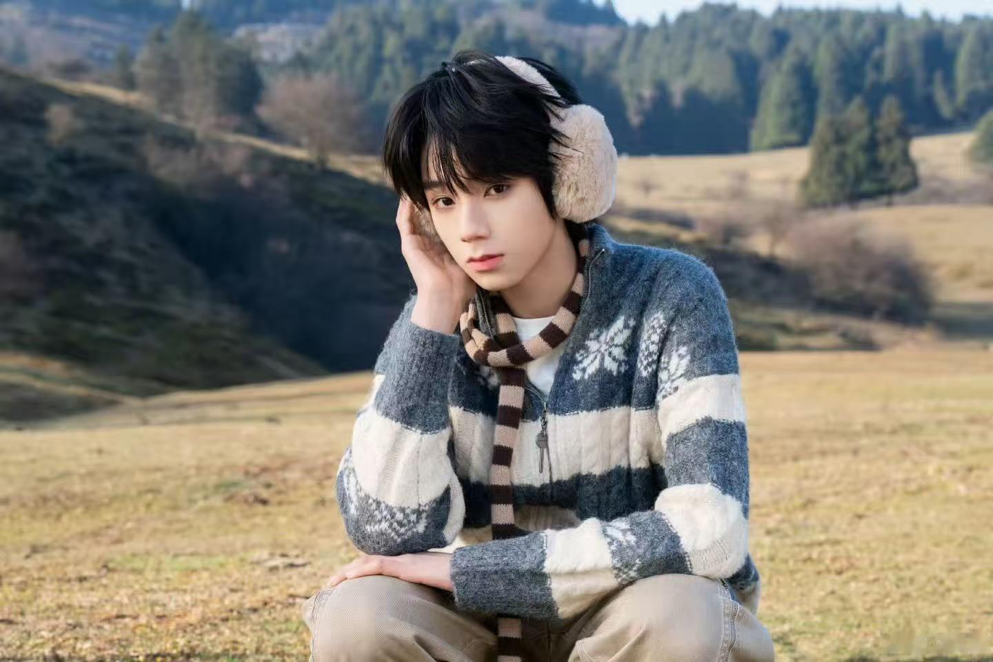 王橹杰学长你太美好了王橹杰壁纸谁懂啊！王橹杰一出场就是校园剧天花板级别的学长感✨