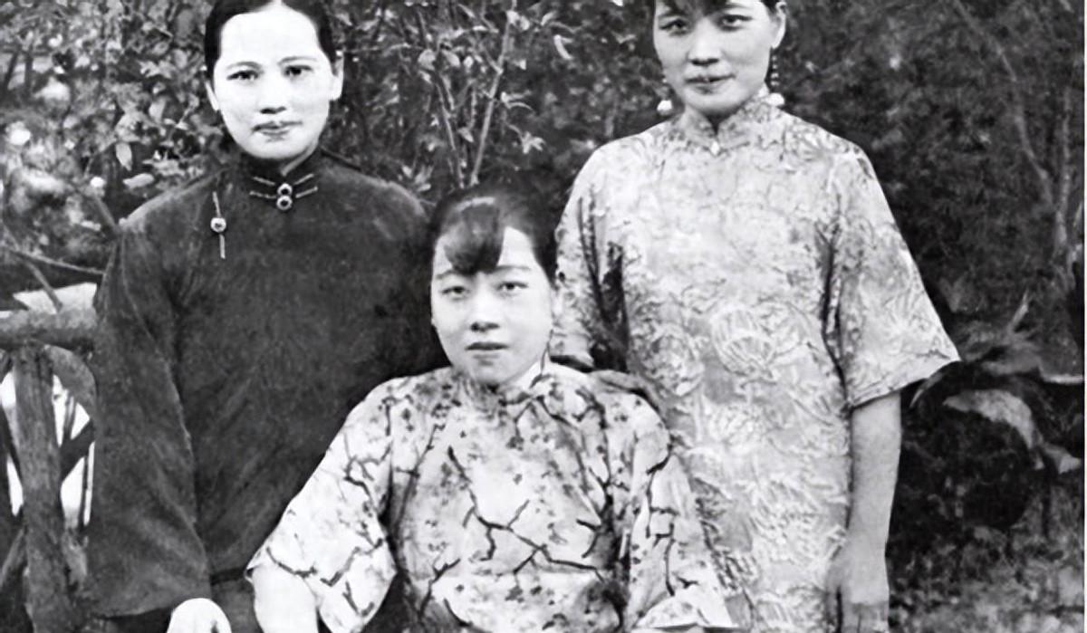 蒋介石败退台湾前曾想枪毙张学良，宋美龄坚定表示你若敢杀学良，我会立即离开你！
1