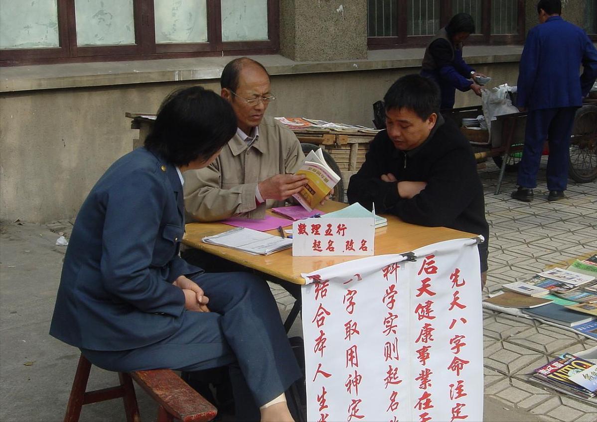 无数家长为了避开烂大街的名字绞尽脑汁，结果却在幼儿园里迎来了大型撞名现场。
 