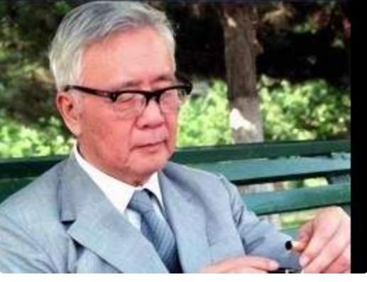 华罗庚活在中国人民心中
“有些人活着，他已经死了；有的人死了，他还活着……；给人