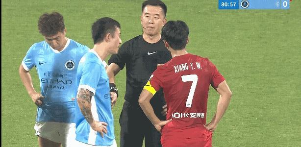 向余望作为队长一定要冷静，虽然是姜志鹏主动过去想要激怒你，你一定要冷静，毕竟重庆