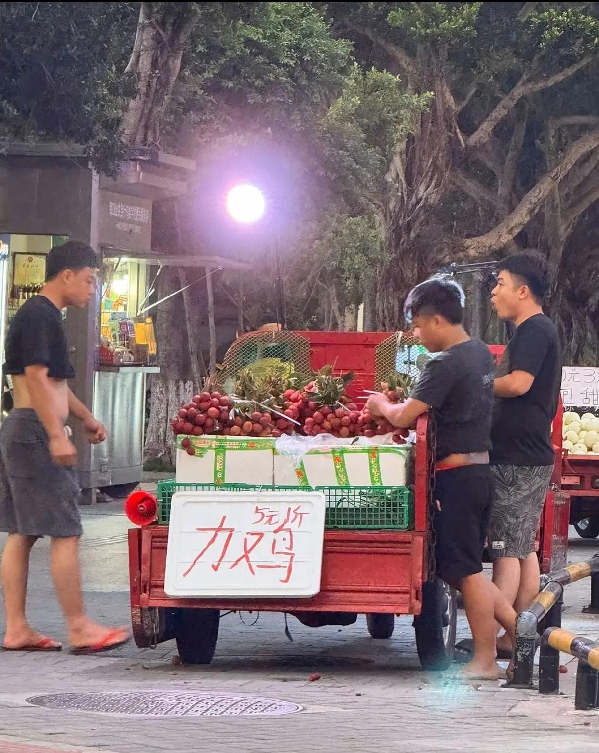 肯定是广西本地人没错了，哈哈，可不就是力鸡，应该是泪鸡😄