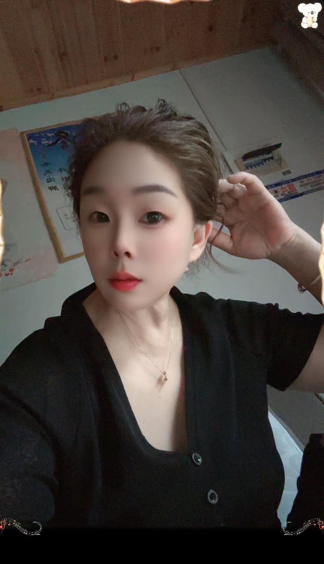 有人怕你花他的钱，一遍一遍的告诉你，他没有钱。有人怕你不相信他爱你，一直拿钱砸你