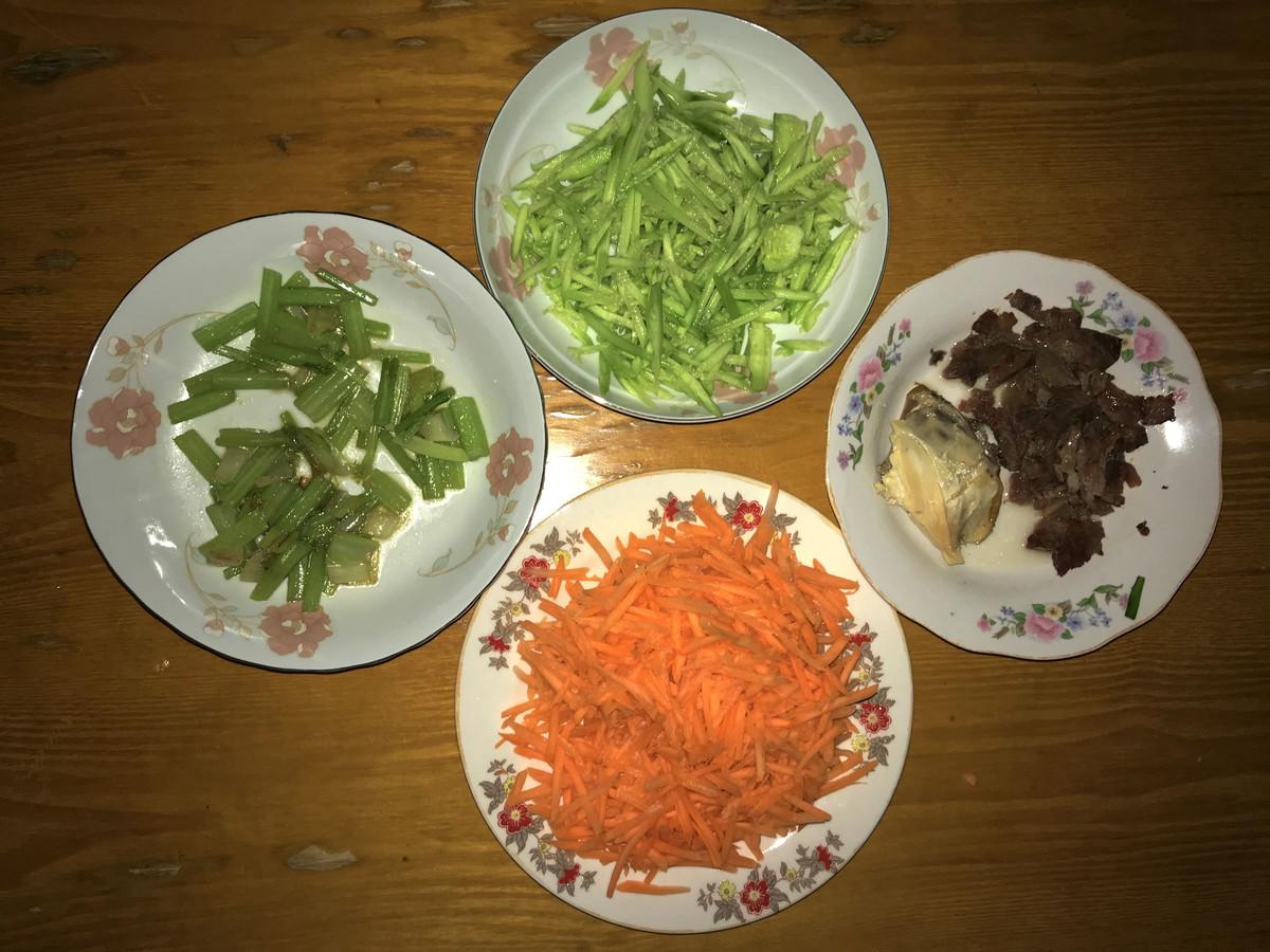 热菜放凉了
千万不要再放进冰箱
它正在悄悄伤害全家人的健康。

专家特别提醒：每