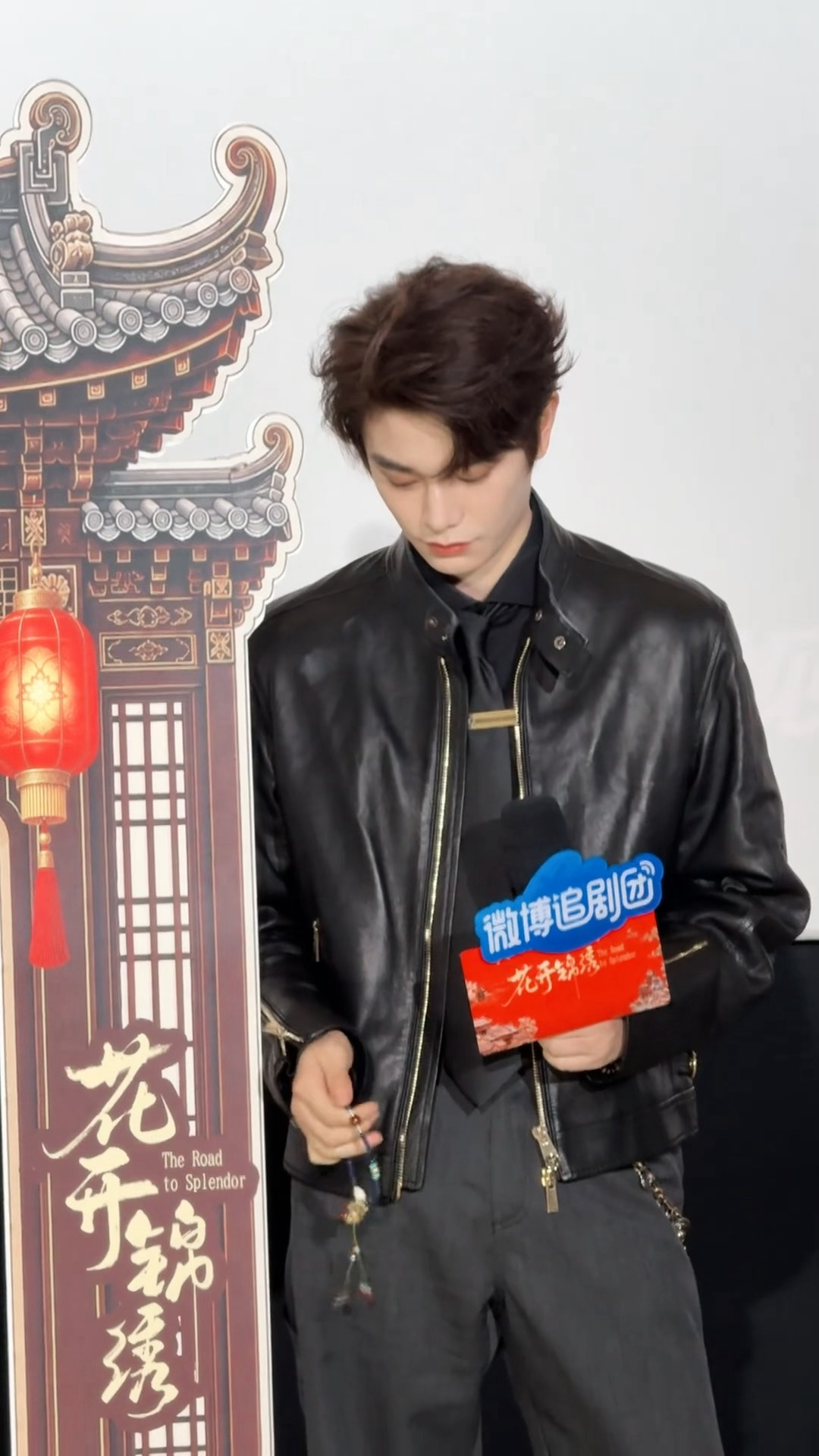 又品到了 这完全是小狐狸化人形的赵凌 