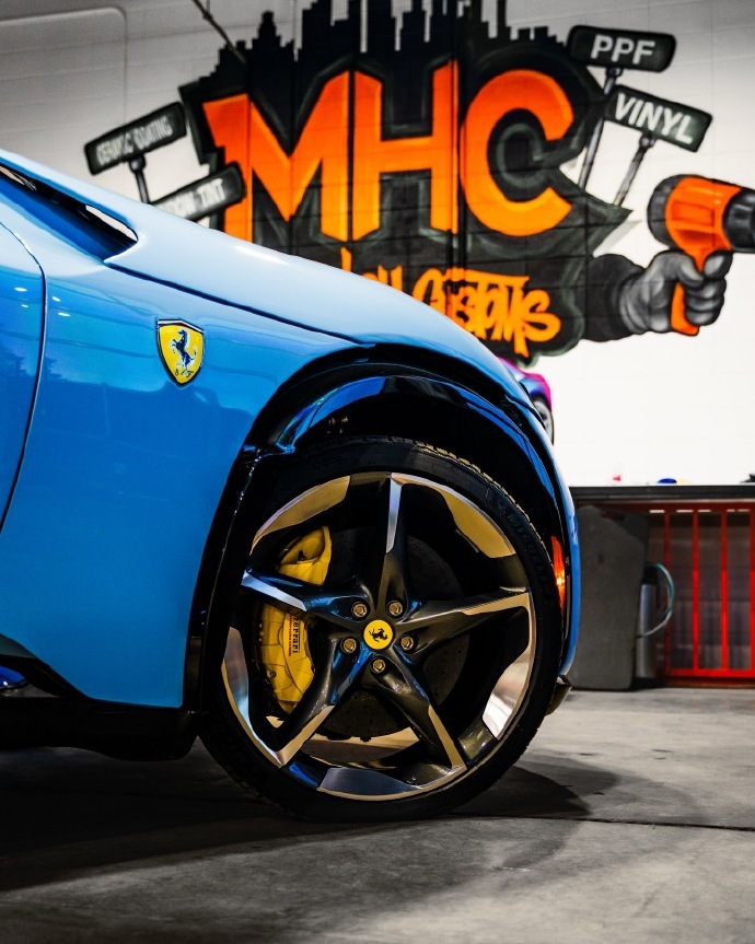 法拉利Purosangue进行全方位保护！- 全身采用llumarfilms P