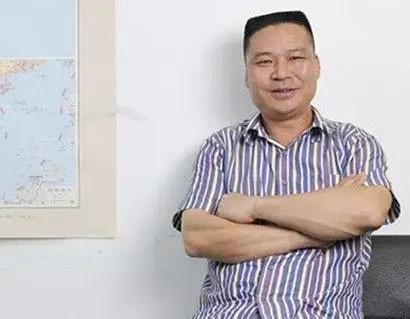 华怀余，浙江温州苍南人，华莱士创始人，1968年出生，高中学历，和弟弟华怀庆一起