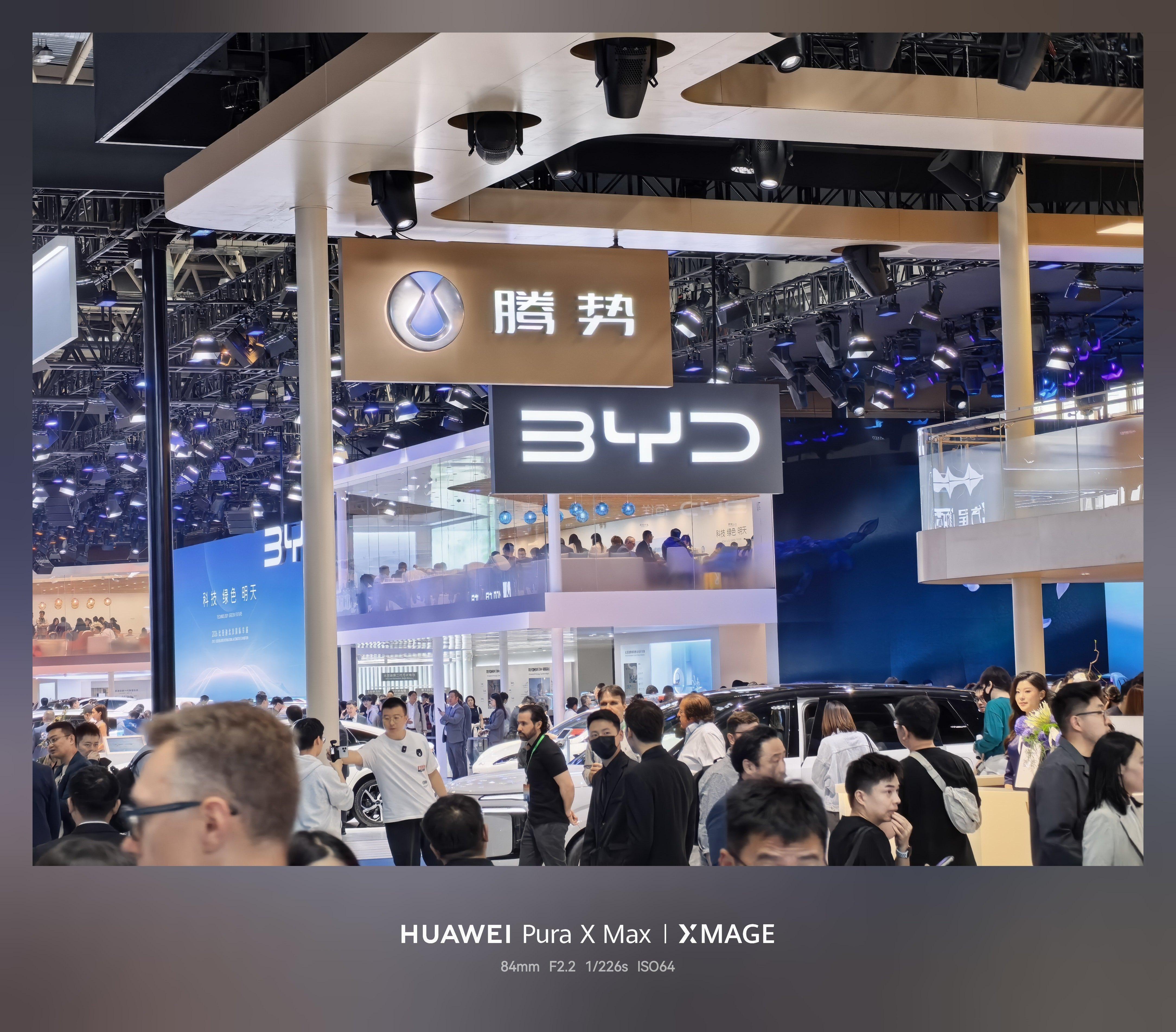 今天来逛2026北京车展 比亚迪直接承包了E3展馆，现场人气十分火爆，各类硬核技