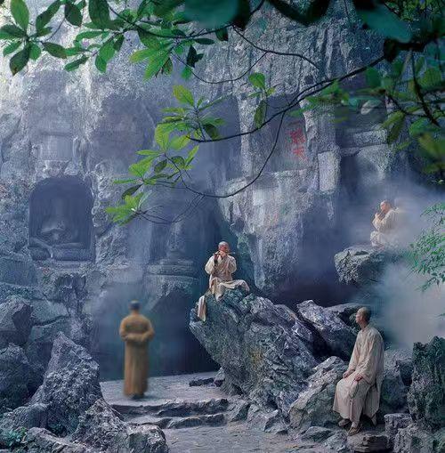 往  事   回   味
     
       最近少林寺的方丈出了点事情，