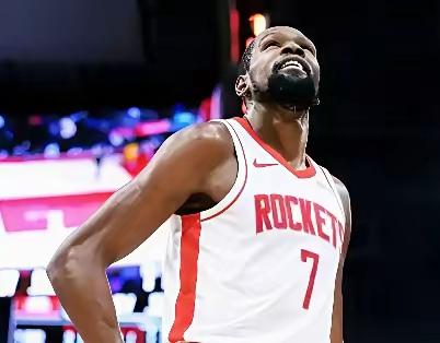 昔日联盟大小王直接对决，41岁的詹老大打爆37岁的杜老二。

常规赛湖人124：