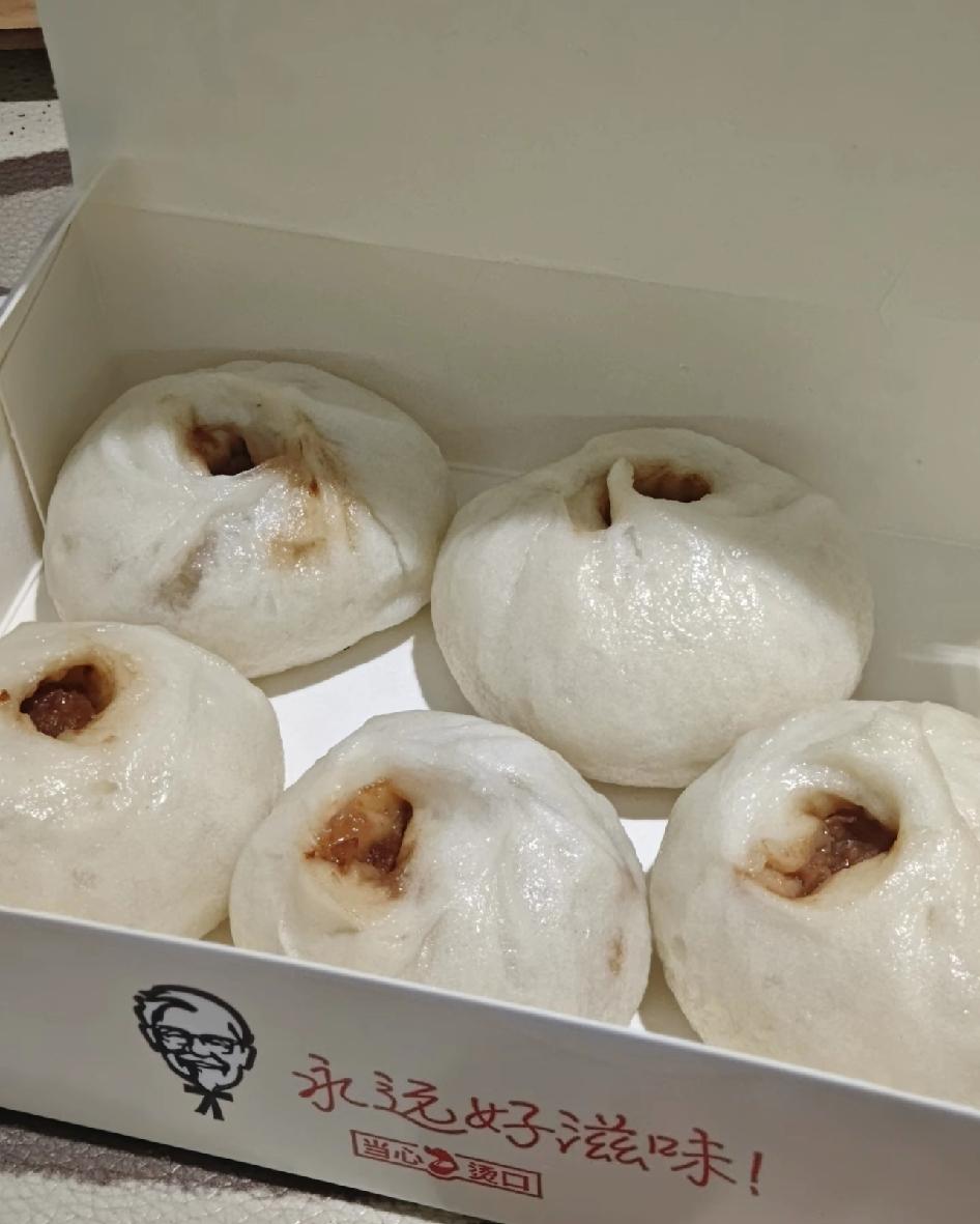 肯德基新品-发面小笼
官方介绍:手工包制 老面发酵
吃起来其实就是小笼包 南方的