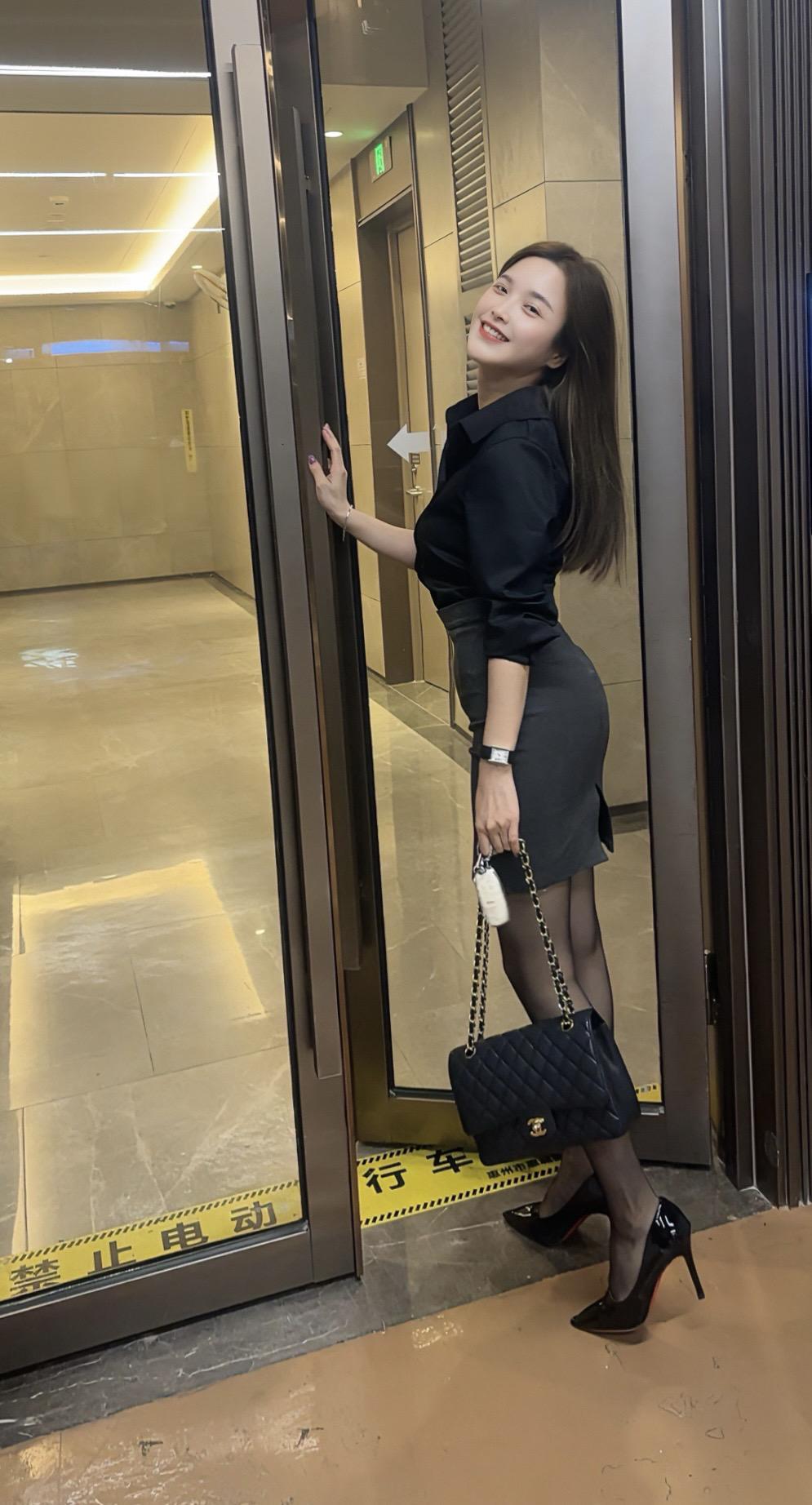 后来 我们努力的活成自己想要的模样  加油！