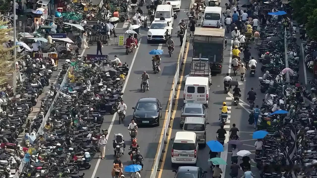 帮我点评
我们是从实操层面做这个选择的。
那种有街道、公司、村委划分的简易摊位是