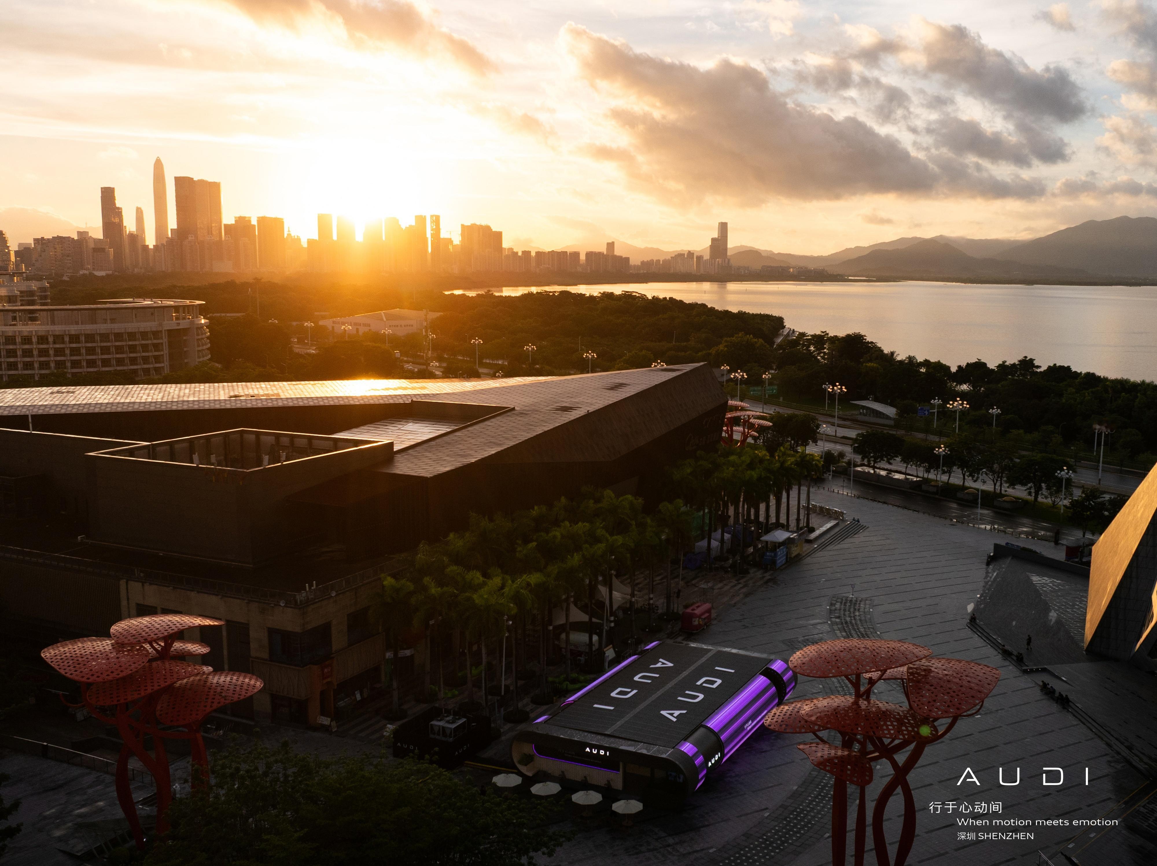 夜幕降临，果然更加的好看！没错就在深圳欢乐海岸的奥迪E5 Sportback全国