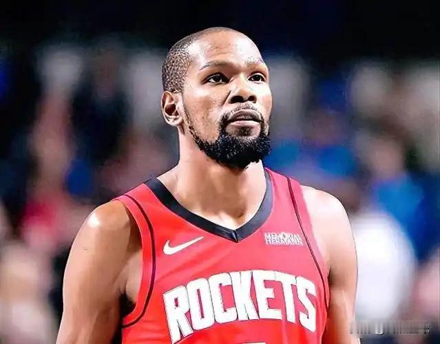北京时间5月25日，NBA官方公布了本赛季最佳阵容名单，亚历山大、约基奇、文班亚