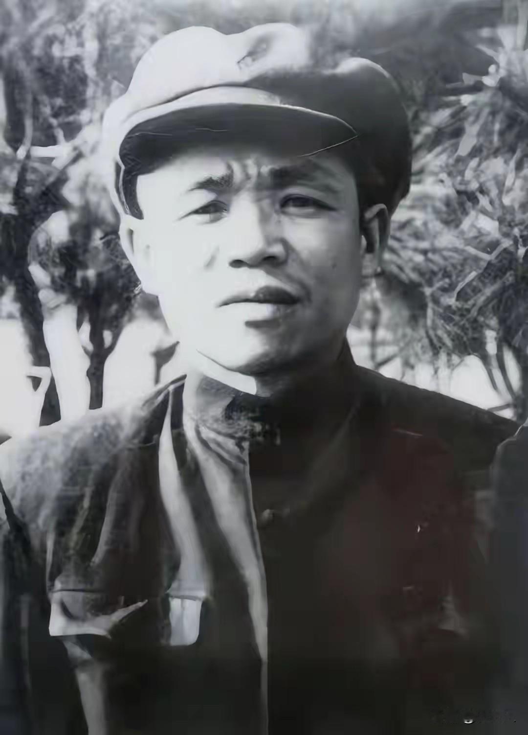 全军仅此4人！连续执掌大军区超20年，资历最弱的韩先楚凭啥稳坐23年？
 
建国