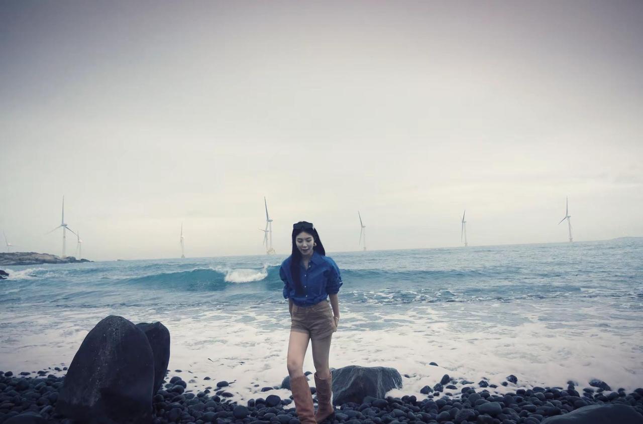 平静些 幸福些 顺利些在风车与海的世界里🌊