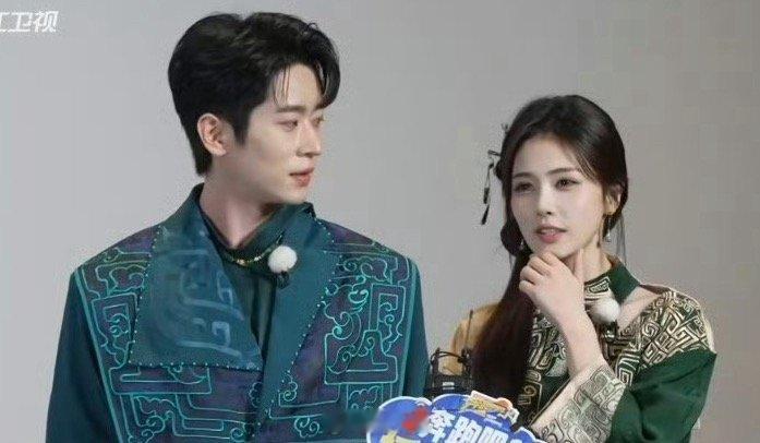 白鹿丞磊奔跑吧直播白鹿丞磊互动 啊啊啊啊啊怎么回事啊，还没开始追剧，就嗑到了白鹿