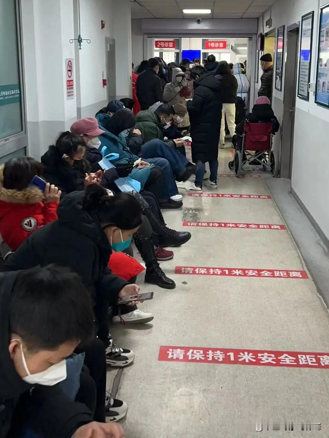 【萎缩胃炎？别急！三步逆转胃健康！】
“经常胃胀、隐痛、吃两口就饱？舌苔厚腻、口
