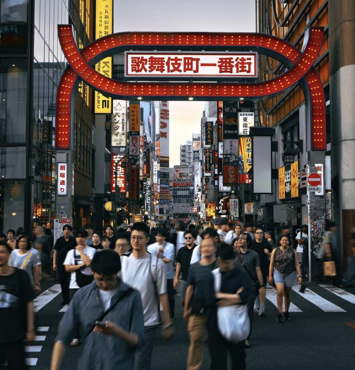 尽管我们痛恨日本，但一到节假日去日本的国人是越来越多，而且是逐年增长，这是为什么