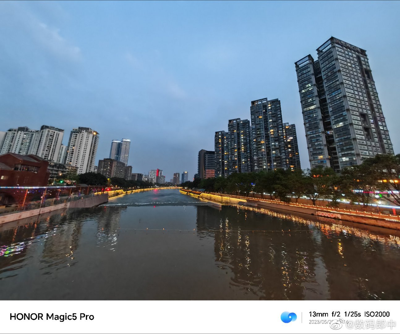 昨晚用Magic5 Pro拍的游客照，荣耀的拍照越来越有味道了 ​​​