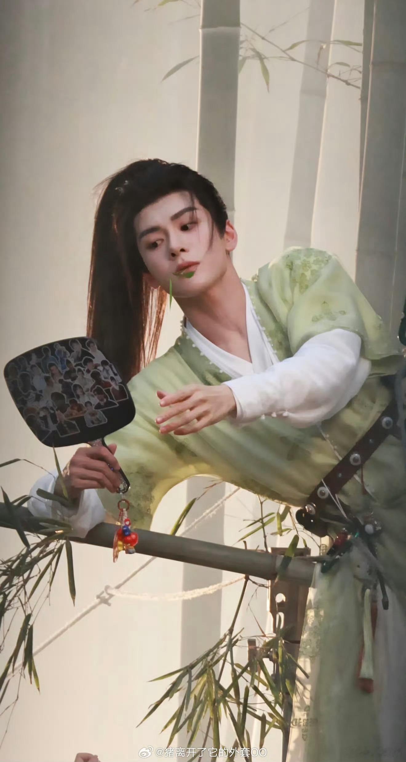 曾舜晞攻玉第二套造型曾舜晞就是古装的神，攻玉第二套造型路透来了，绿衣少年郎好潇洒
