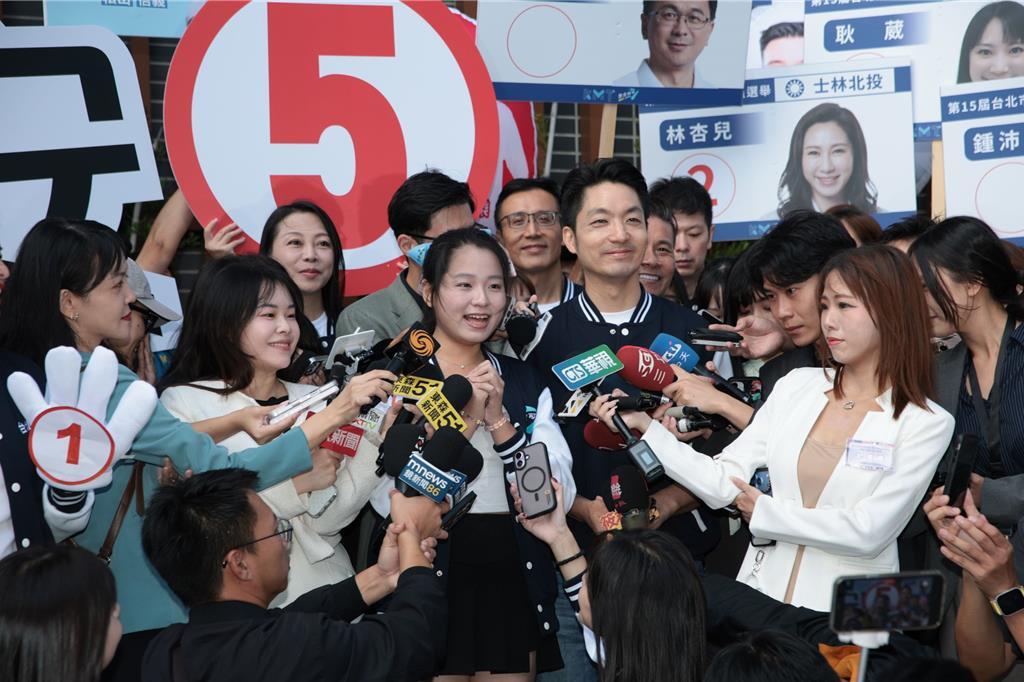 台湾六都市长候选人号次全揭晓。
2026年10月27日上午，台湾六都市长候选人号
